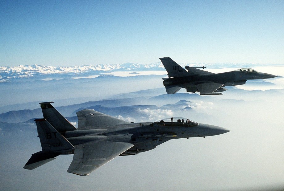 Sollten Bundeswehrjets auch künftig die Möglichkeit haben, US-Atombomben abwerfen zu können? Sollten Bundeswehrjets auch künftig die Möglichkeit haben, US-Atombomben abwerfen zu können?