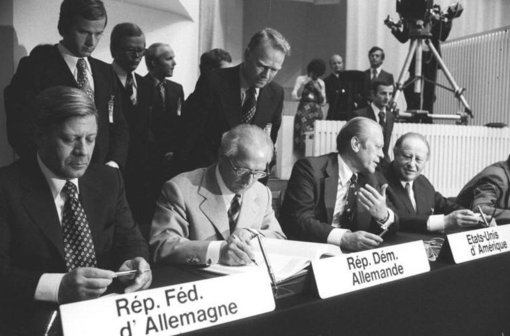 (c) Bundesarchiv, Bild 183-P0805-314 / Sturm, Horst / CC-BY-SA 3.0, CC BY-SA 3.0 DE <https://creativecommons.org/licenses/by-sa/3.0/de/deed.en>, via Wikimedia Commons (c) Bundesarchiv, Bild 183-P0805-314 / Sturm, Horst / CC-BY-SA 3.0, CC BY-SA 3.0 DE <https://creativecommons.org/licenses/by-sa/3.0/de/deed.en>, via Wikimedia Commons