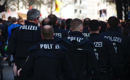 220524_Polizisten_mike-powell-unsplash