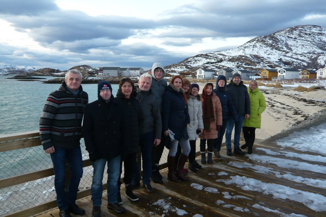 Das internationale Team des Netzwerks Eurasia Peace Studies Exchange beim Abschlusstreffen an der Arktischen Universität Tromsø  (2019, Foto privat) Das internationale Team des Netzwerks Eurasia Peace Studies Exchange beim Abschlusstreffen an der Arktischen Universität Tromsø  (2019, Foto privat)